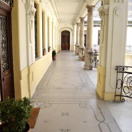 A10 Alkotmany B Apartment Budapest Kültér fotó