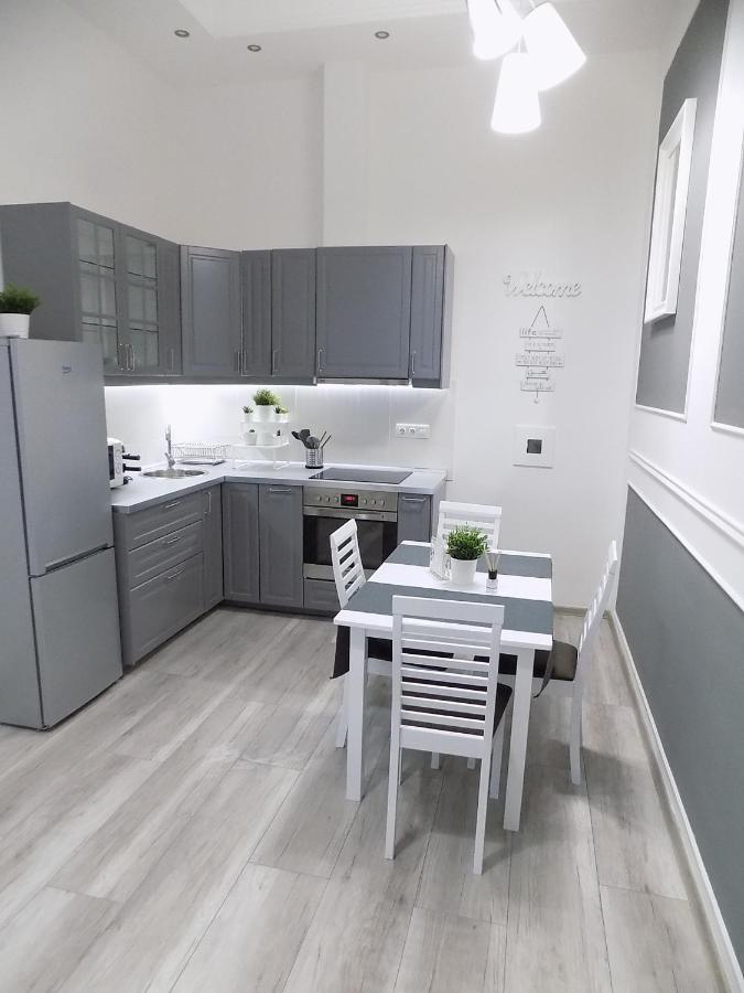 A10 Alkotmany B Apartment Budapest Kültér fotó