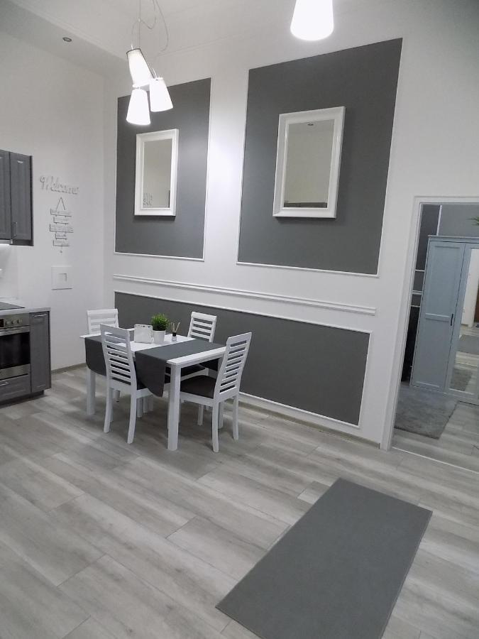 A10 Alkotmany B Apartment Budapest Kültér fotó