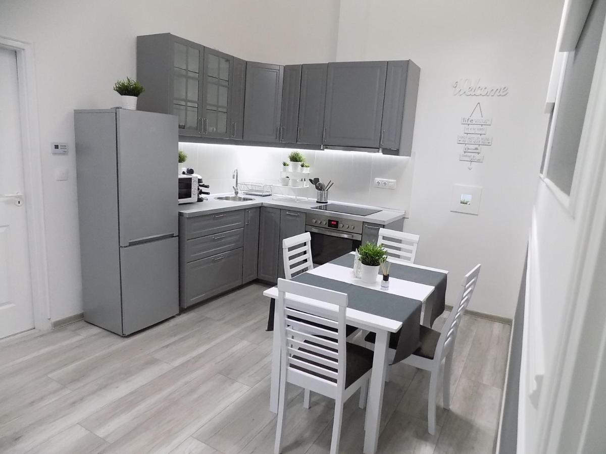 A10 Alkotmany B Apartment Budapest Kültér fotó
