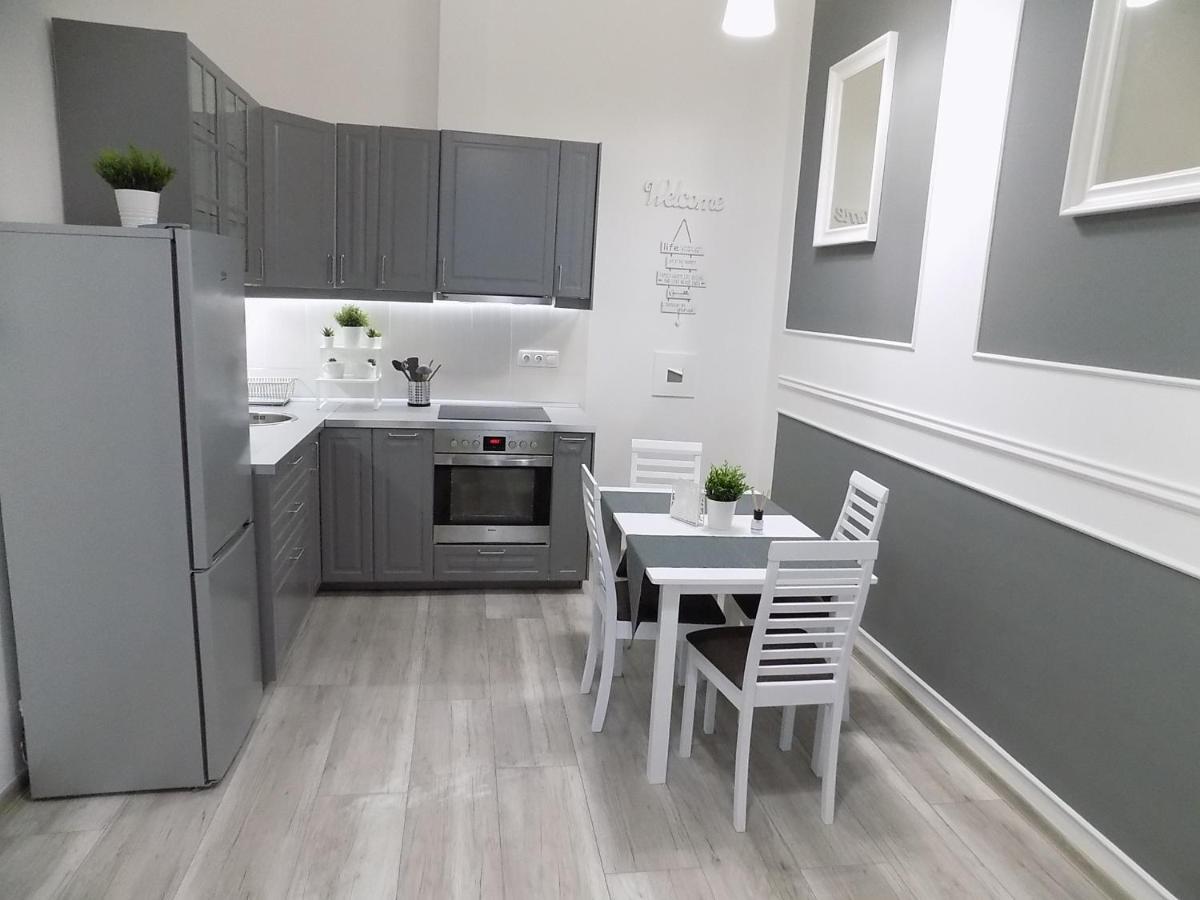 A10 Alkotmany B Apartment Budapest Kültér fotó