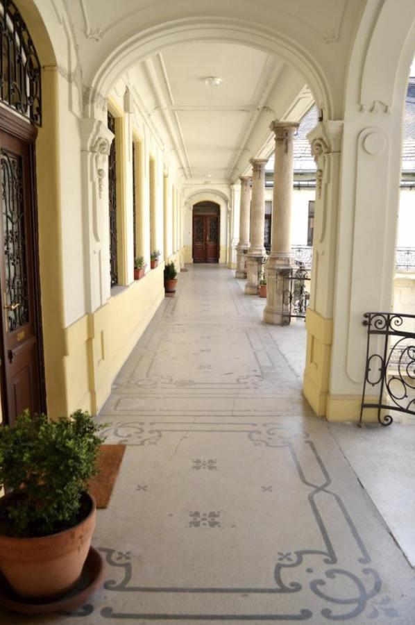 A10 Alkotmany B Apartment Budapest Kültér fotó